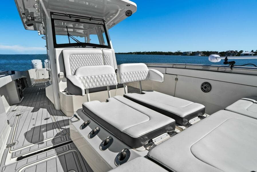 2022 World Cat 400 CC-X - Bow