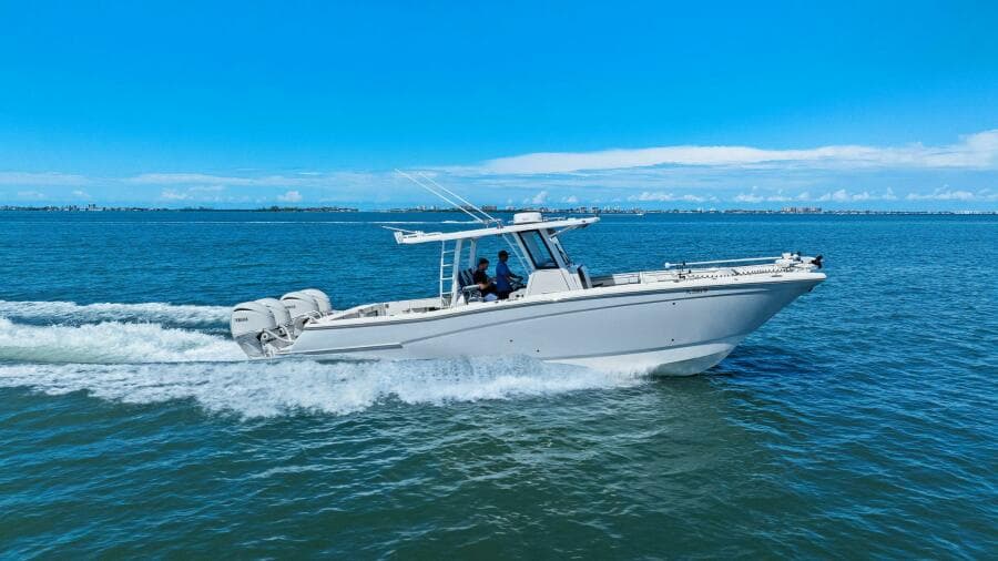 2022 World Cat 400 CC-X - Profile Starboard