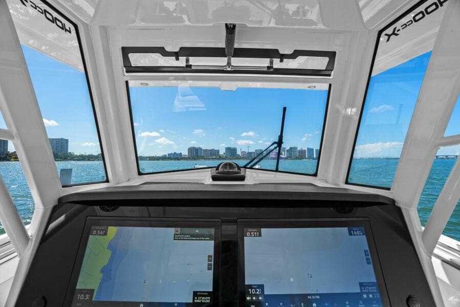 2022 World Cat 400 CC-X - Helm Displays