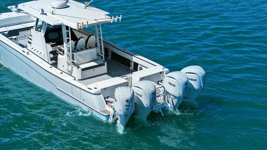 2022 World Cat 400 CC-X - Aerial Stern