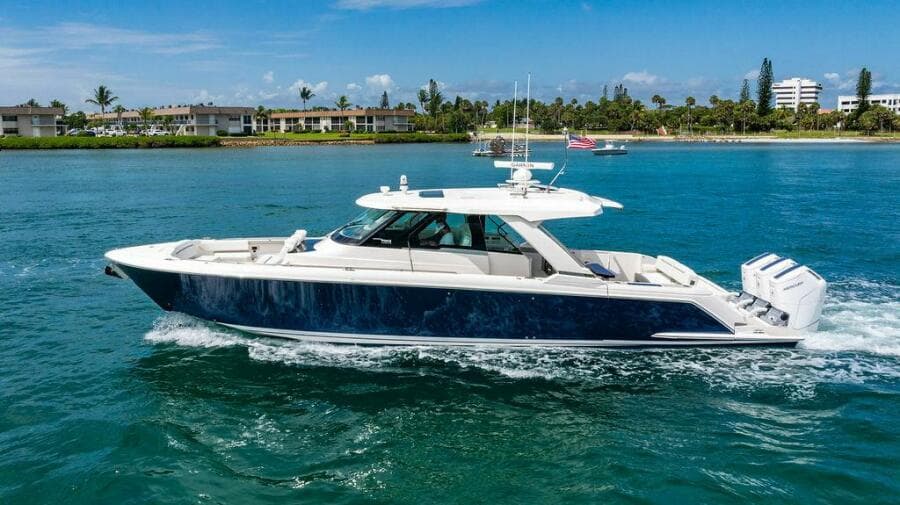 2025 Tiara Yachts 48 LS