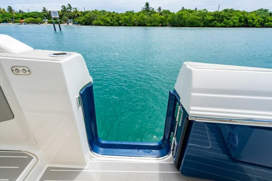 2025 Tiara Yachts 48 LS