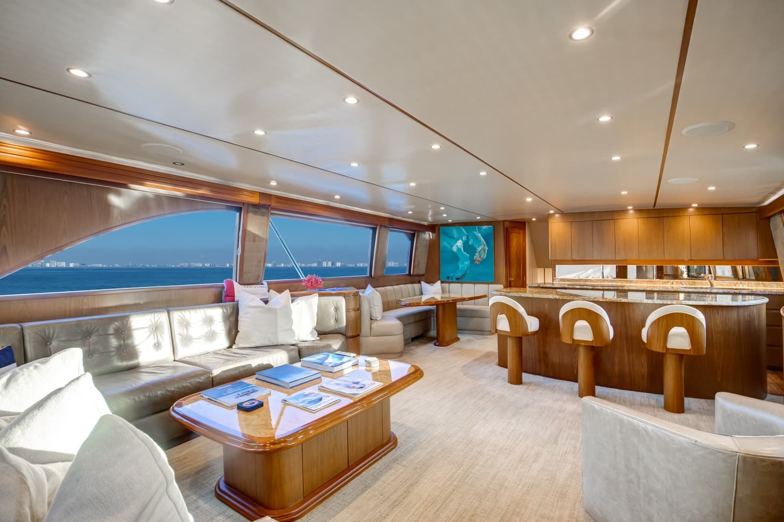 Viking 82 - Done Deal - Salon