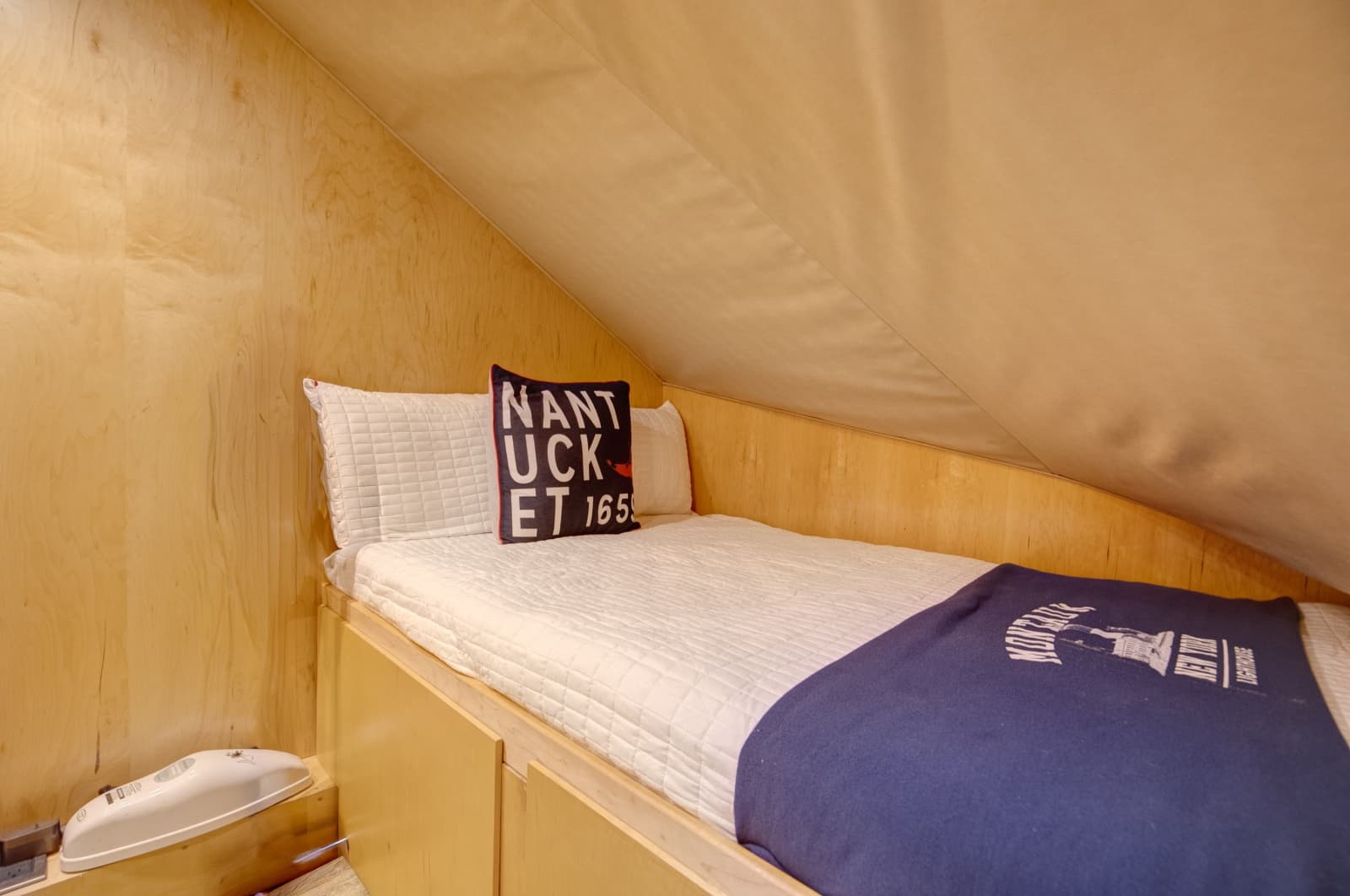 Viking 82 - Done Deal - Bunk Room