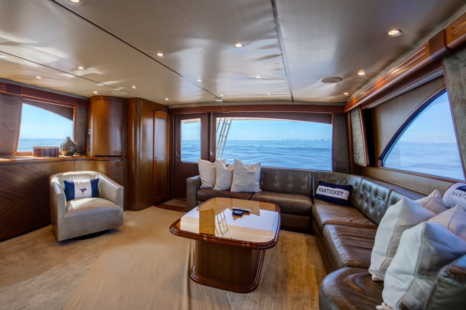 Viking 82 - Done Deal - Salon