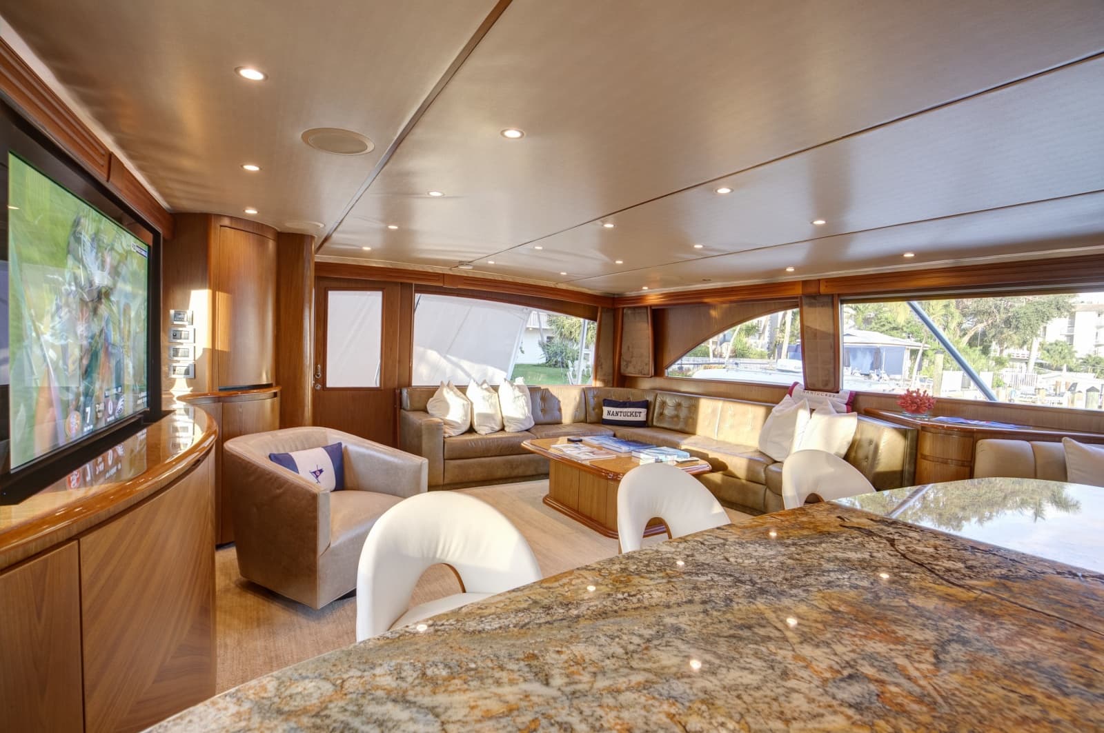 Viking 82 - Done Deal - Salon