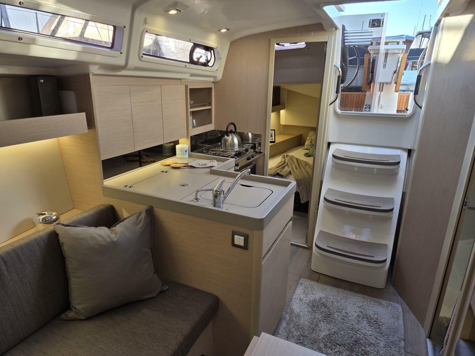 2023 Beneteau Oceanis 34.1 - Photo 3