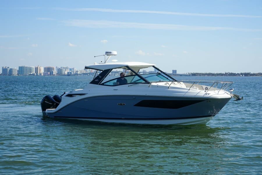 2023 Sea Ray 320 Sundancer Outboard