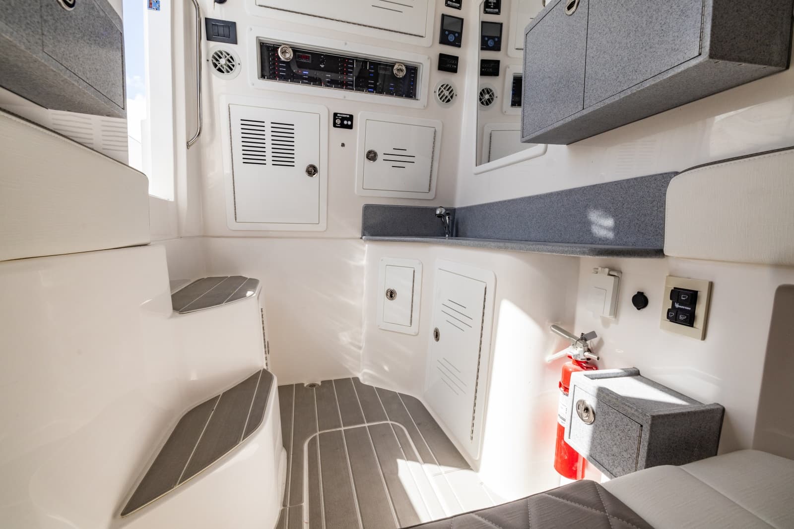 2025 BlackWater 43 Sportfish - Photo 11