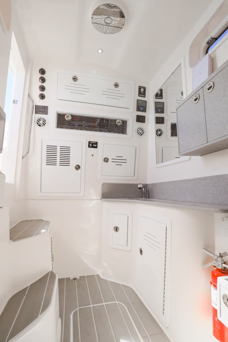 2025 BlackWater 43 Sportfish - Photo 12