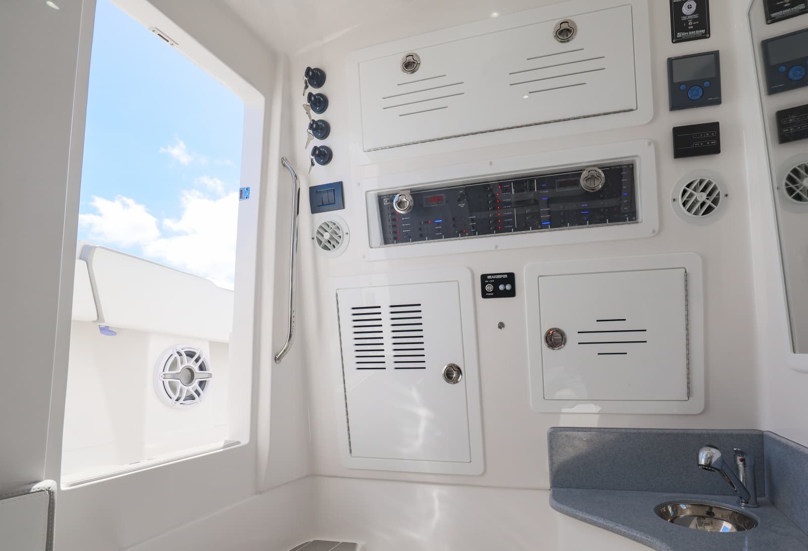 2025 BlackWater 43 Sportfish - Photo 13