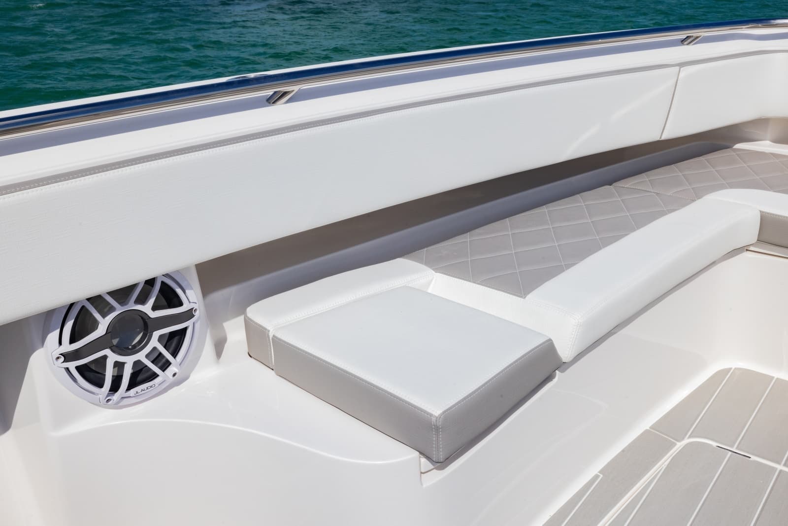 2025 BlackWater 43 Sportfish - Photo 6