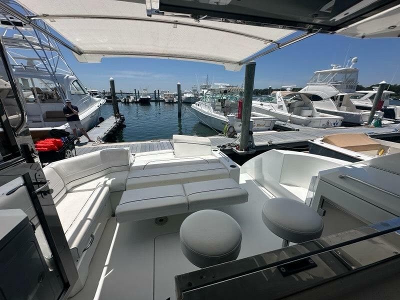 2015 Cruisers Yachts Cantius