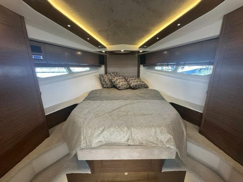 2015 Cruisers Yachts Cantius