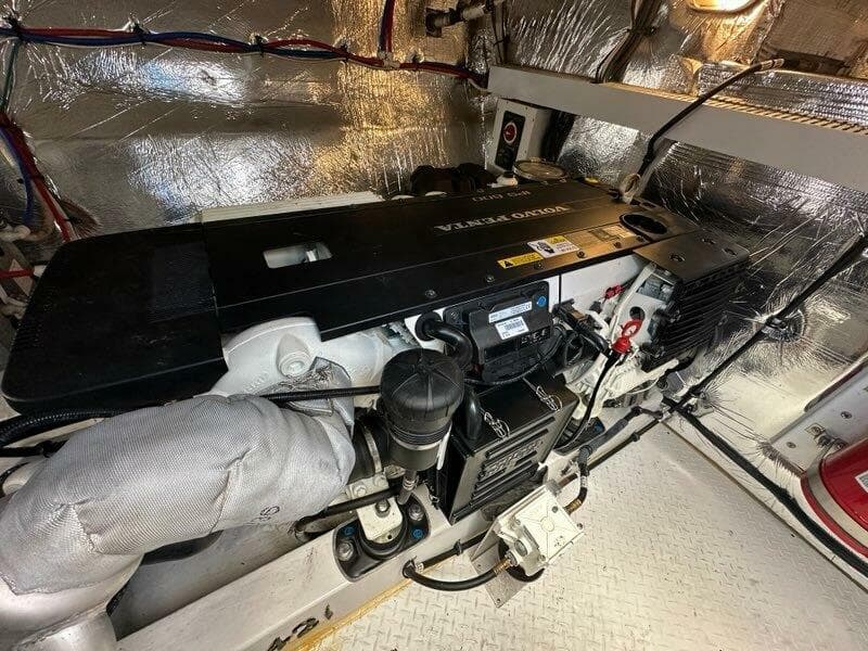 2015 Cruisers Yachts Cantius