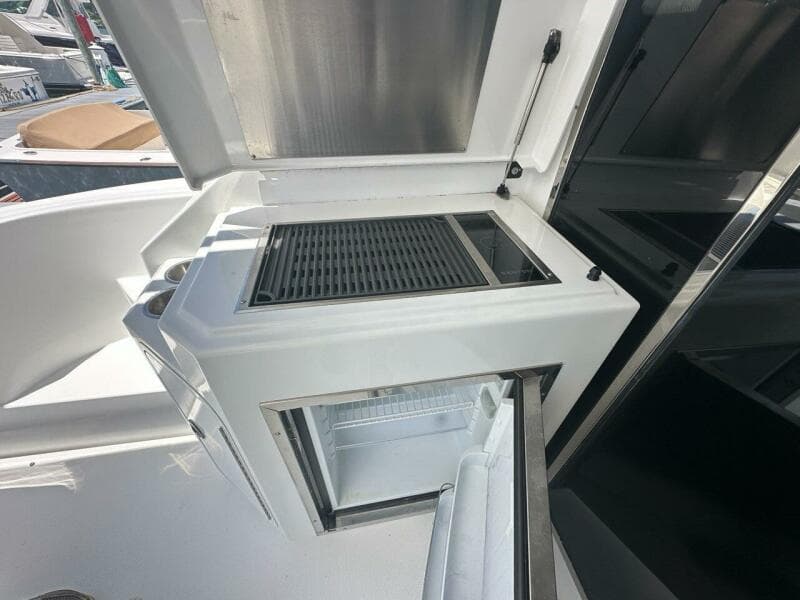 2015 Cruisers Yachts Cantius