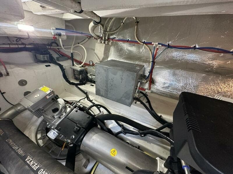 2015 Cruisers Yachts Cantius