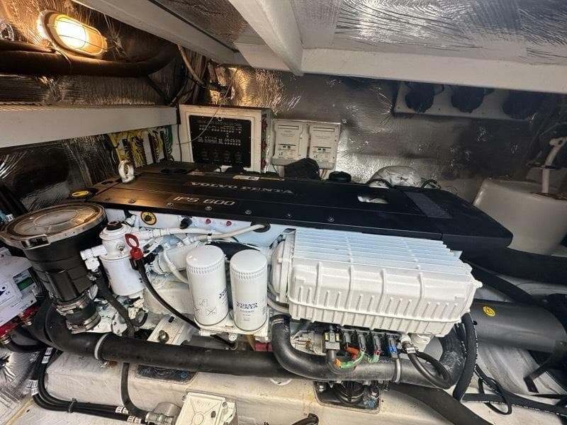 2015 Cruisers Yachts Cantius