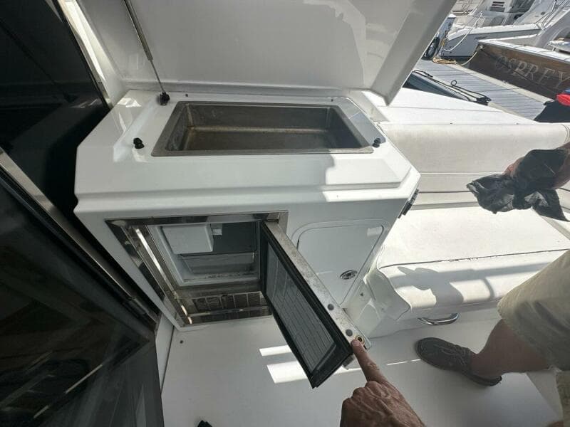 2015 Cruisers Yachts Cantius