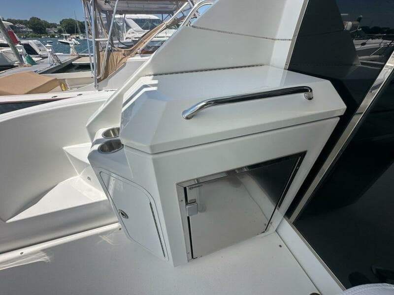 2015 Cruisers Yachts Cantius