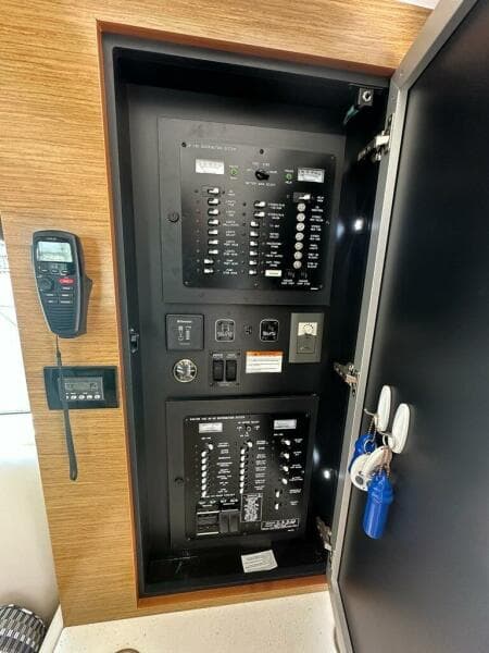 2015 Cruisers Yachts Cantius