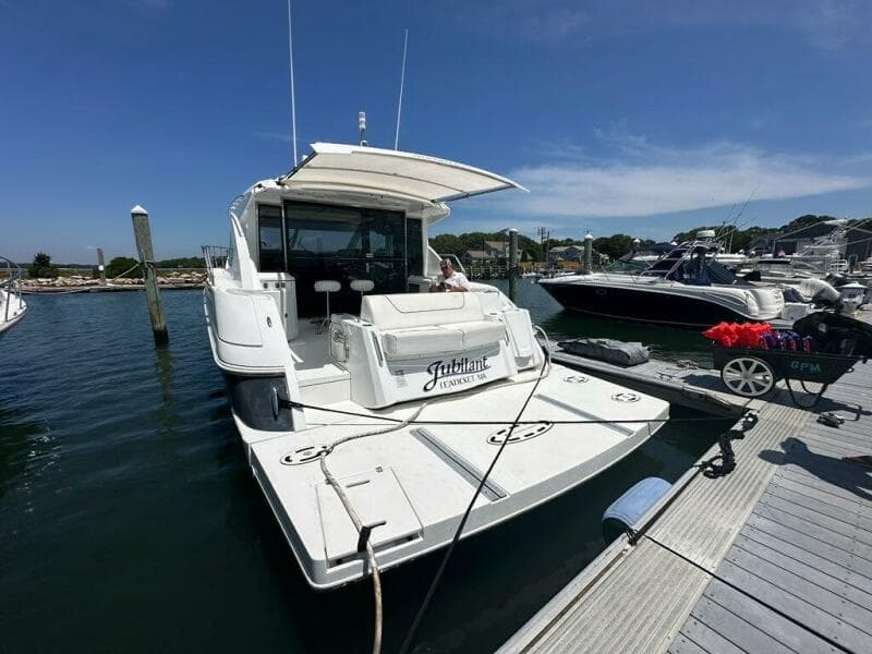 2015 Cruisers Yachts Cantius