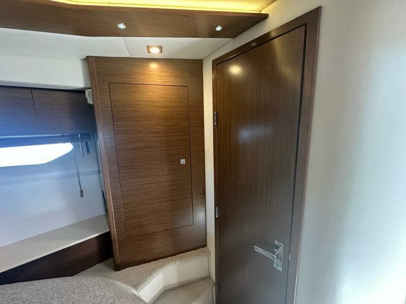 2015 Cruisers Yachts Cantius