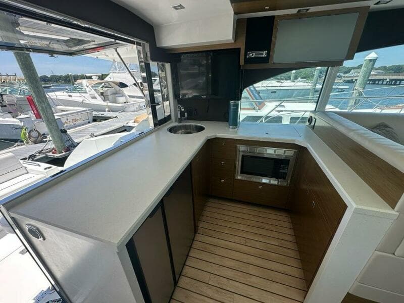 2015 Cruisers Yachts Cantius
