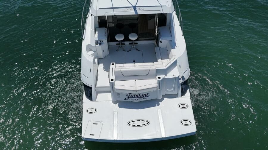 2015 Cruisers Yachts Cantius
