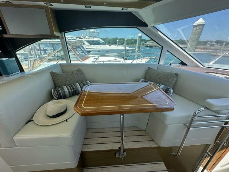 2015 Cruisers Yachts Cantius