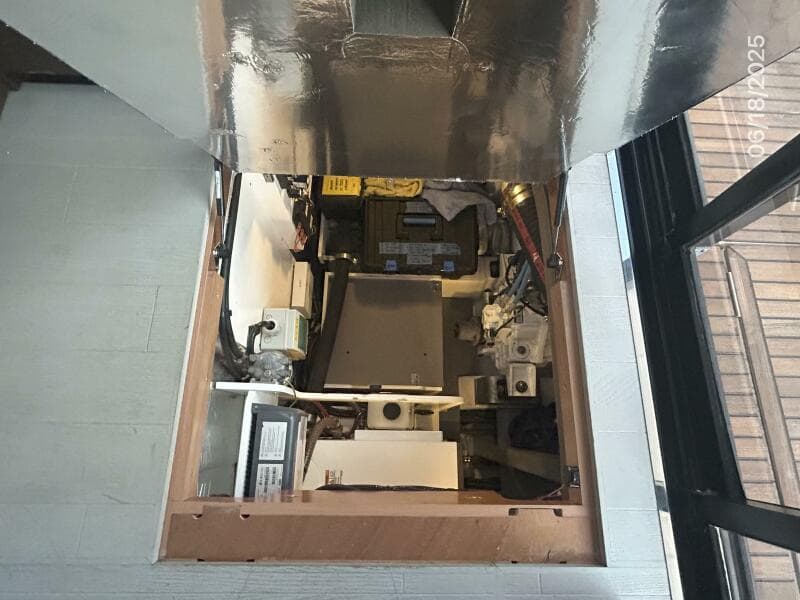 42' Prestige engine room access2