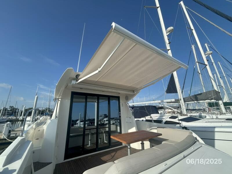 42' Prestige aftdeck bimini