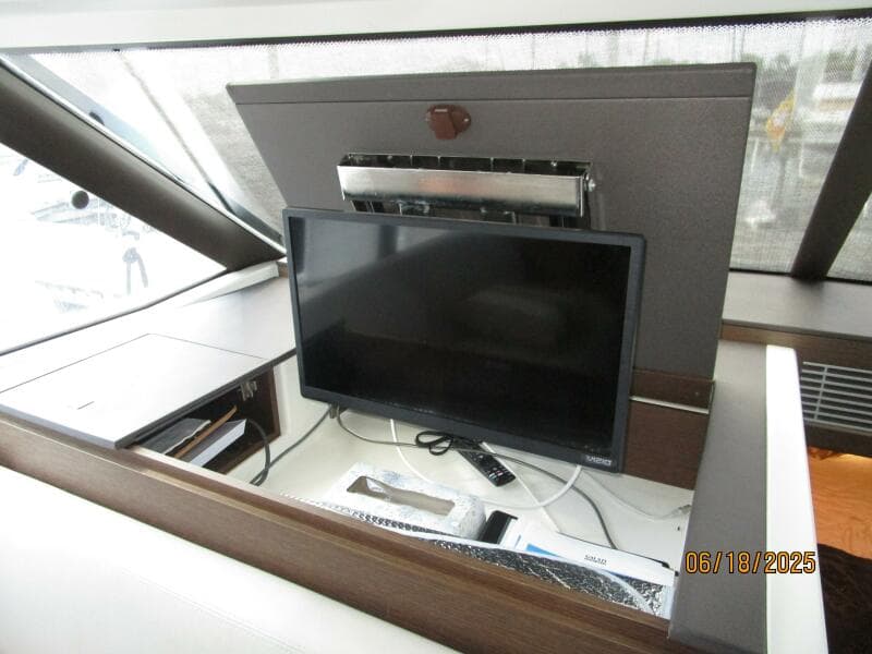 42' Prestige salon TV