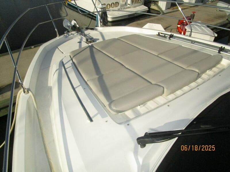 42' Prestige foredeck2