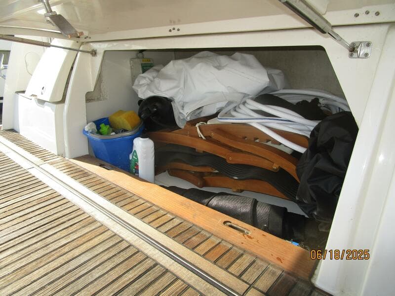 42' Prestige transom storage