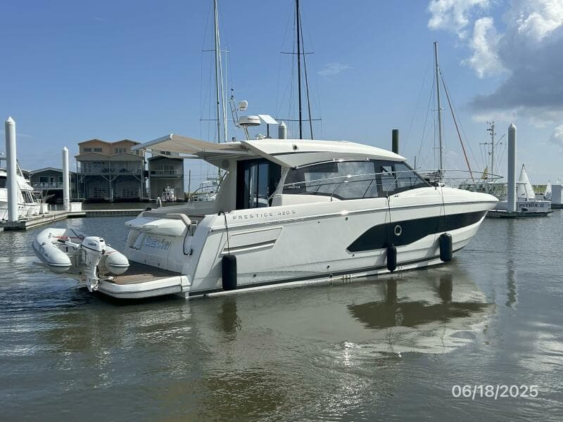 42' Prestige starboard aft profile3