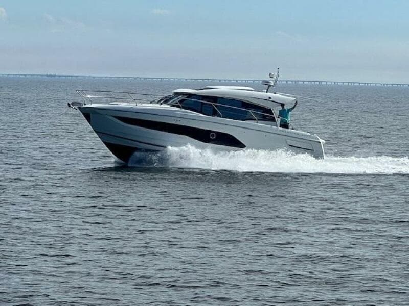 42' Prestige port forward profile2