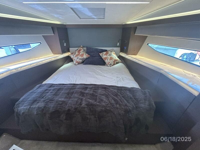 42' Prestige guest stateroom
