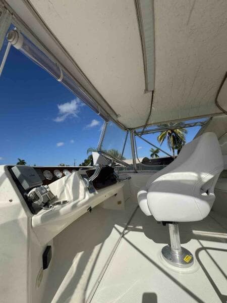 34c Silverton flybridge helm