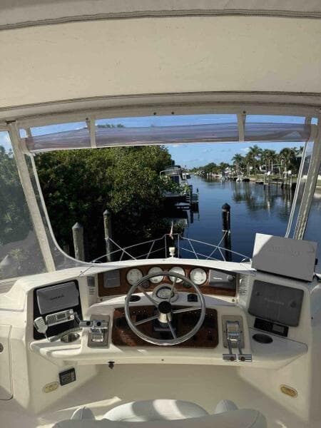 34c Silverton flybridge helm 2