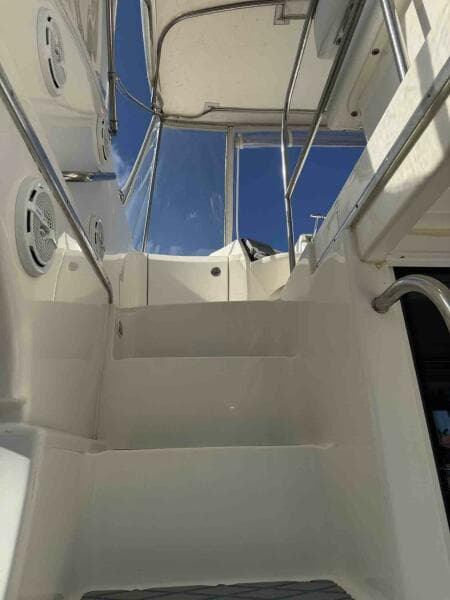 34c Silverton mold-in stairs to flybridge 2