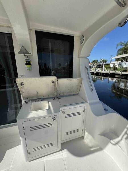 34c Silverton fresh water sink/fish cleaning area