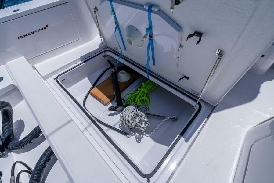 2022 Axopar 28 T-Top Brabus