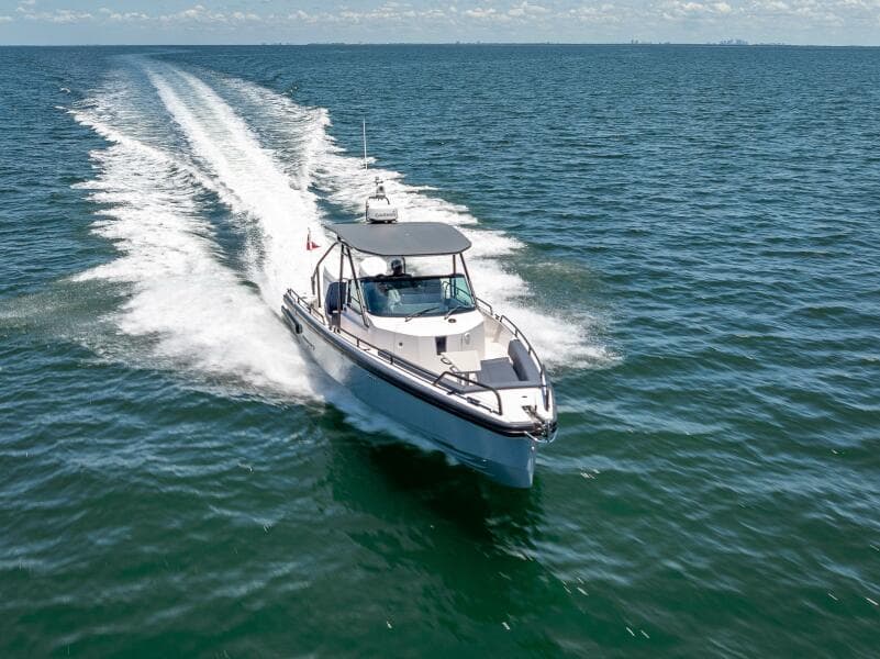 2022 Axopar 28 T-Top Brabus