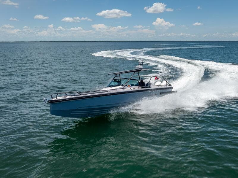 2022 Axopar 28 T-Top Brabus