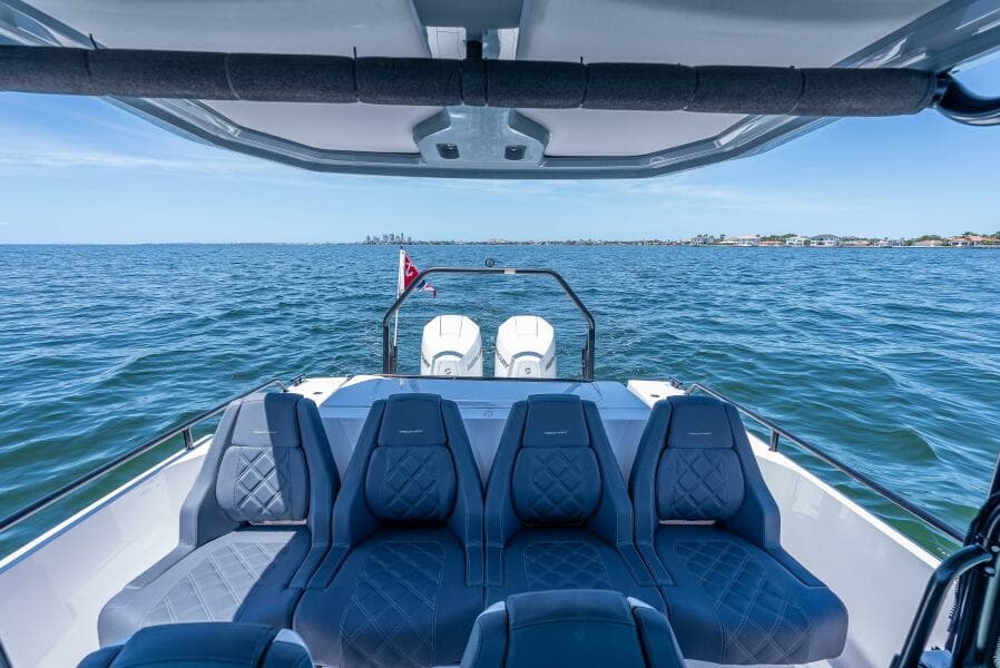 2022 Axopar 28 T-Top Brabus