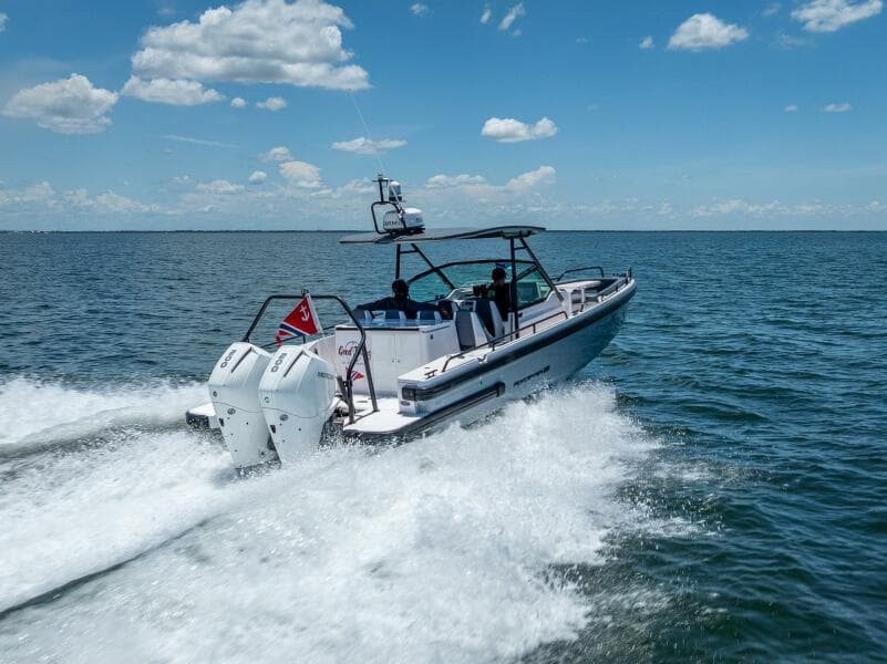 2022 Axopar 28 T-Top Brabus