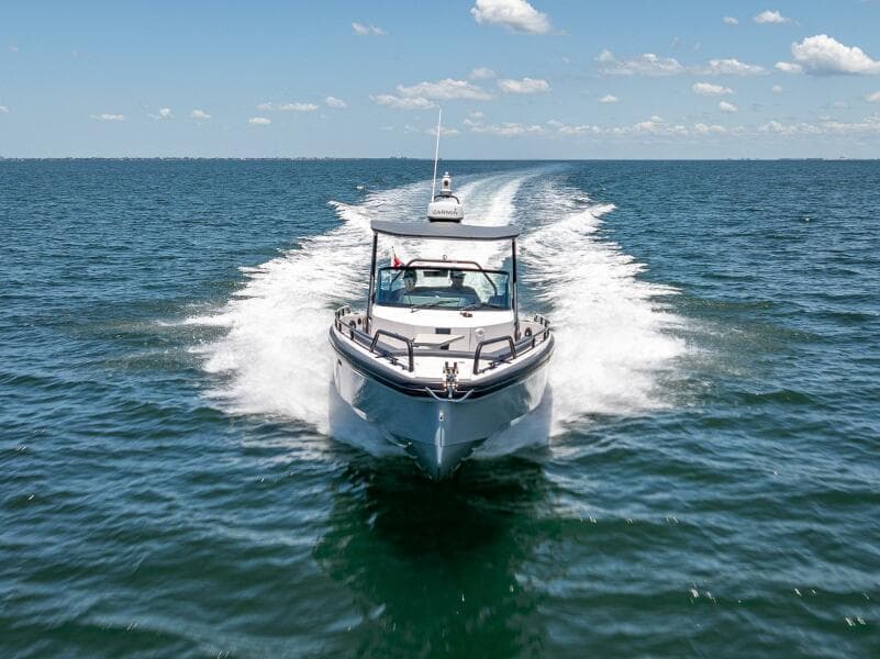 2022 Axopar 28 T-Top Brabus