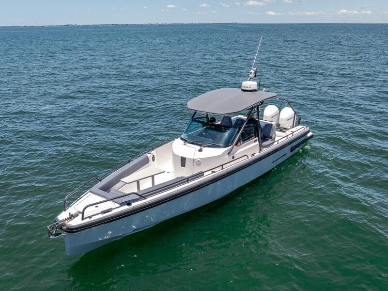 2022 Axopar 28 T-Top Brabus