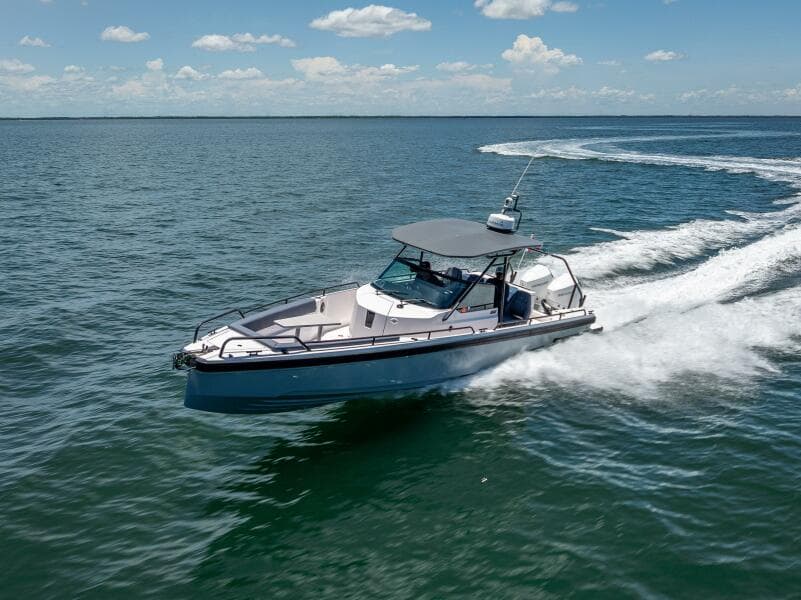 2022 Axopar 28 T-Top Brabus